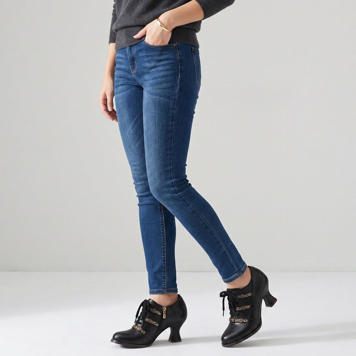 VINTAGE BOHO LACE-UP PUMPS