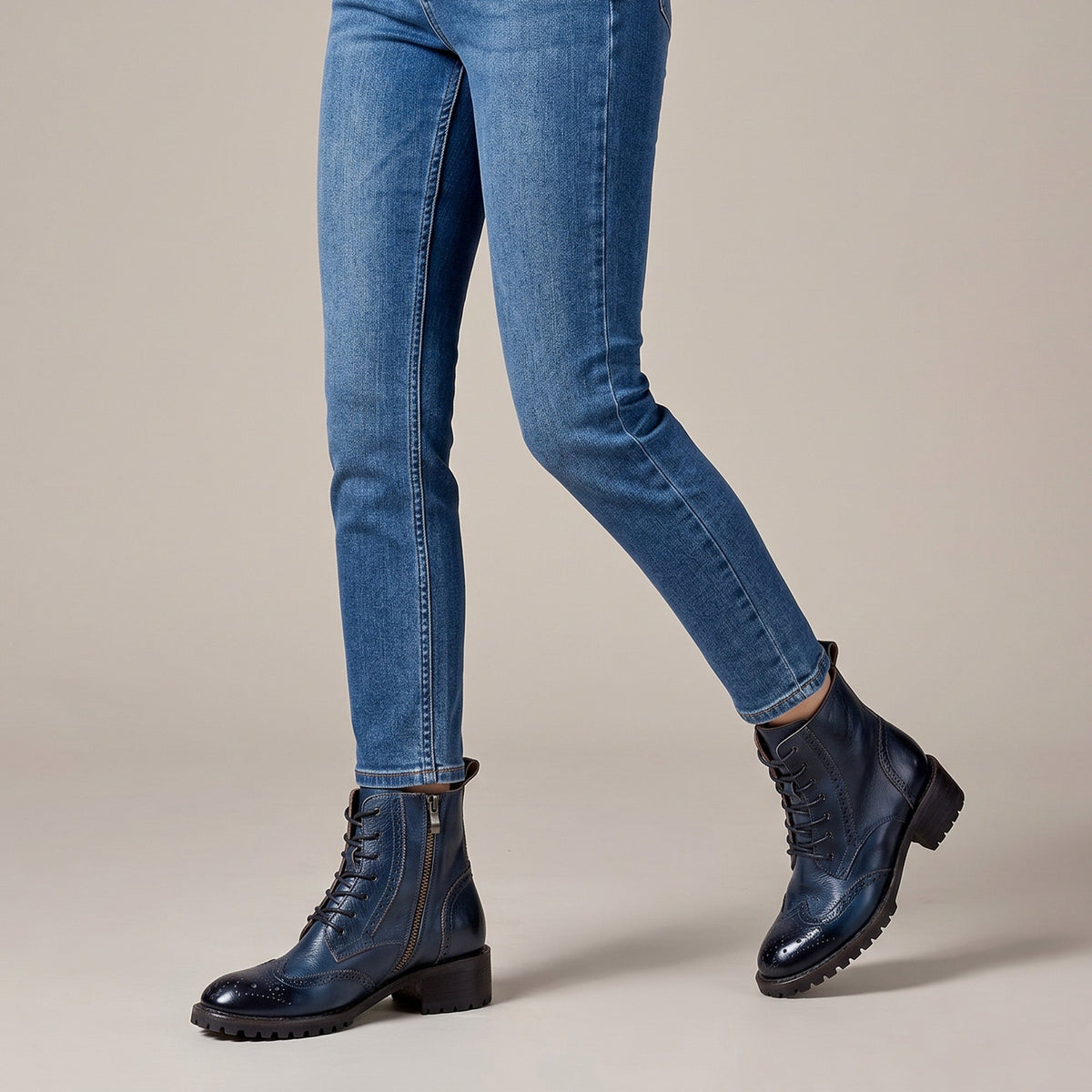 COMFORTABLE GENUINE LEATHER LACES ZIPPER ANKLE BOOTS