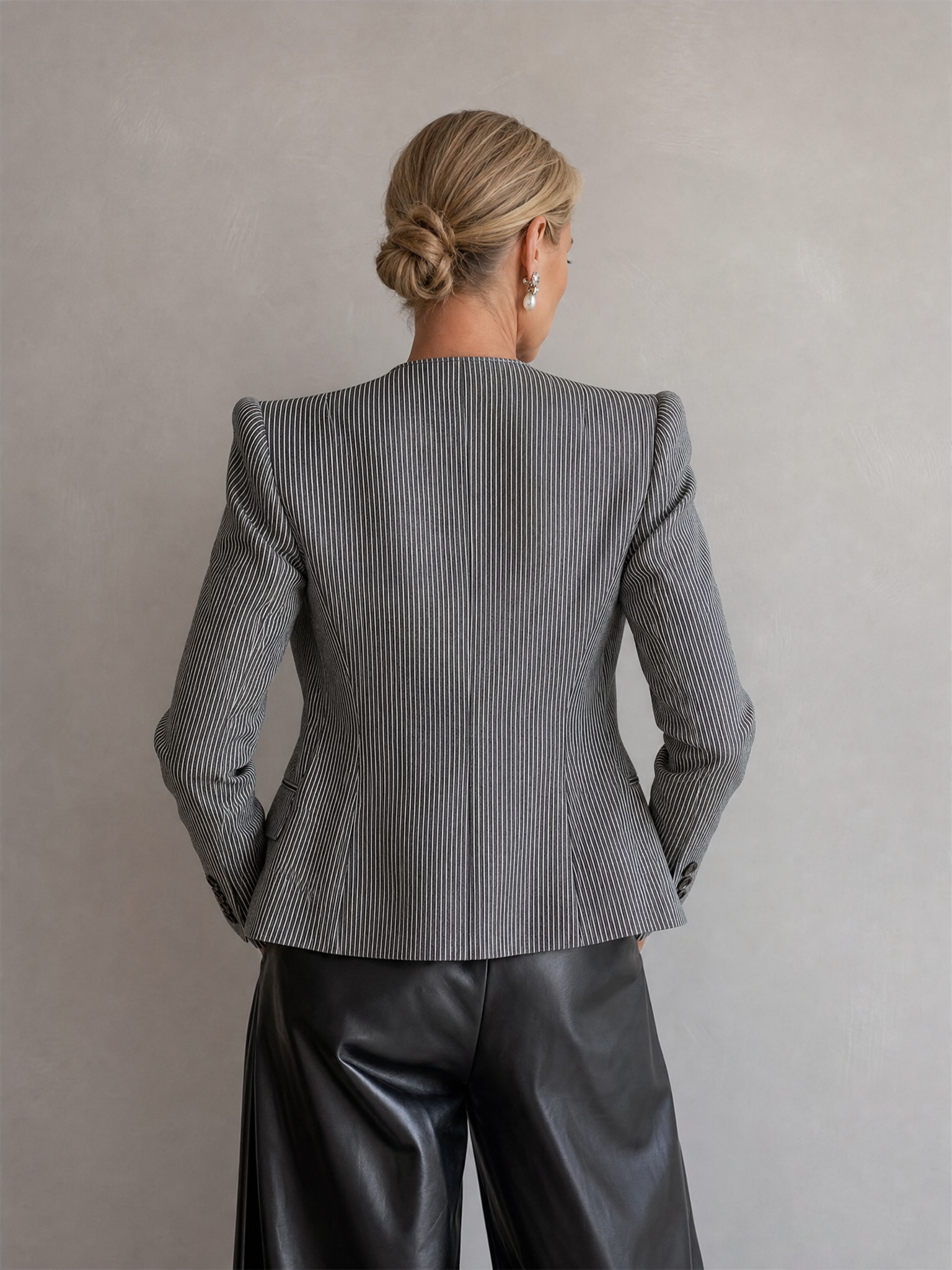 Women's Grey White Striped Woven Blazer With Standless Crew Neck & Cuff Button Accents, Minimalist Vintage Office Long Sleeve Jacket